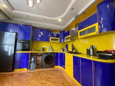 Divan və masa dəstləri: Mətbəx mebeli 400₼. Üzəri tökmə mərmərdir.üzərində qaz və asperator — 1