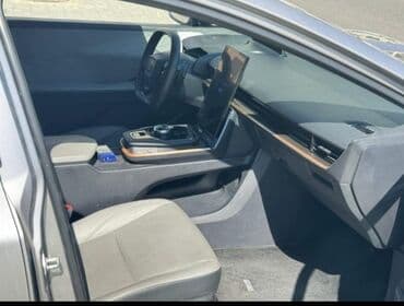 chevrolet azerbaijan satis merkezi: Bu, dörd qapılı, gümüşü rəngli elektrik avtomobilidir. Avtomobilin — 3