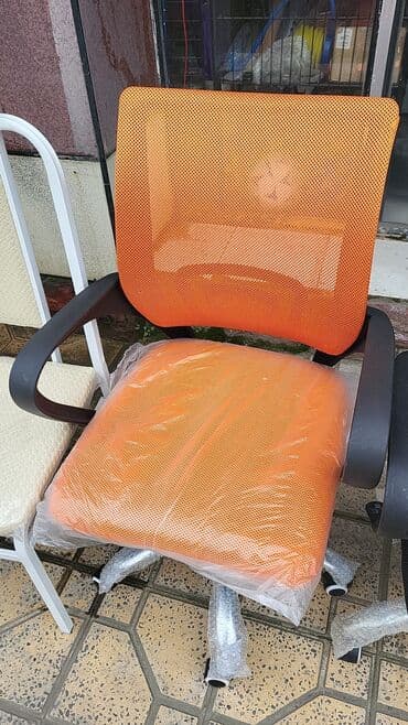 детский компьютерный стул, кресло: Новый, С колесиками, Рукояти не регулируются, Ткань — 10