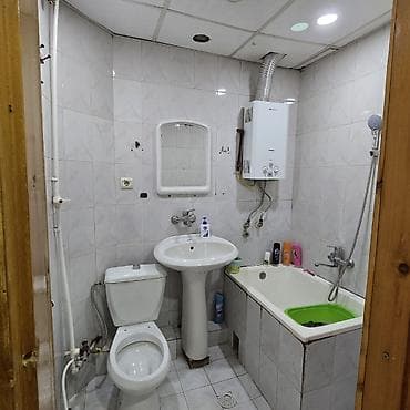 Mənzillər: Bakı, 1 otaqlı, Köhnə tikili, m. Xalqlar Dostluğu, 40 kv. m — 8