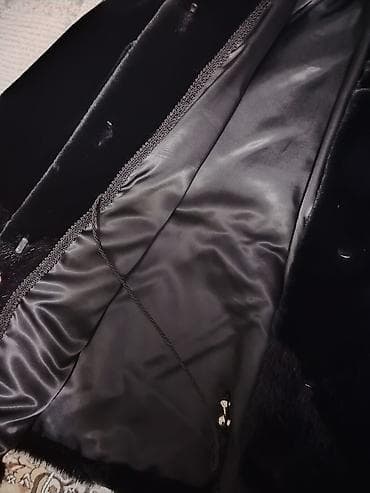 qara maz: Qadın üçün qara rəngli qısa kürk manto - Material: yumşaq parıltılı — 3