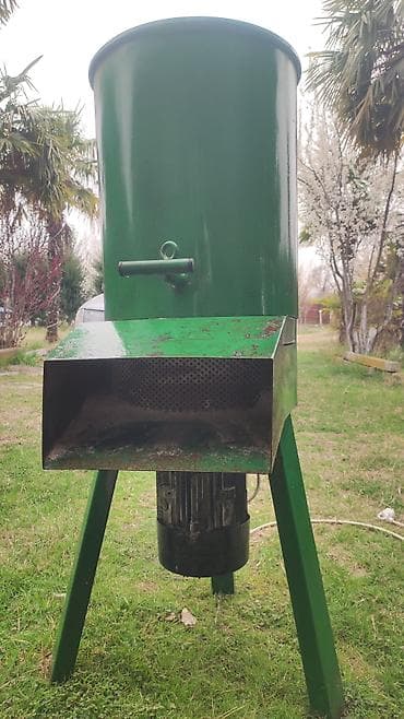 Elektriklə işləyən yem/doğrama qarışdırıcısı (kombayn tipli) - Tətbiq lalafo.az -da Elektriklə işləyən yem/doğrama qarışdırıcısı (kombayn tipli) - Tətbiq