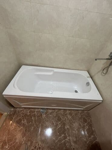 Hamam üçün aksessuarlar: Akrilik vanna – kompakt ölçülü, ağ rəngdə. Yan panellərlə tam korpus — 2