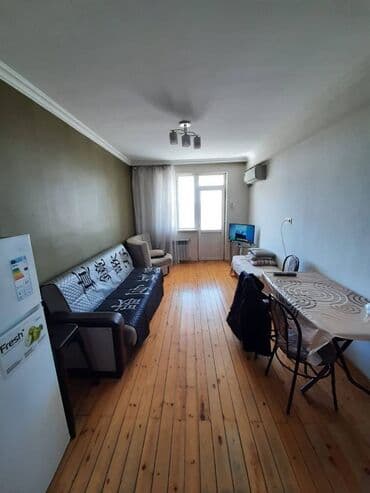 Razin Akkorda 20 mertebeli binanın 17-ci mərtəbəsində yerləşən ümumi — 4