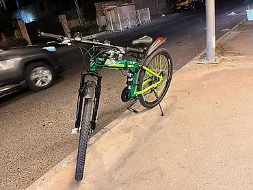 Elektrik velosipedi – dağ/şosse hibrid tipli, yaşıl-qara rəng sxemi