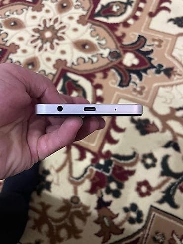 redmi a05: Redmi smartfon - Gümüşü/rəngli korpus, düz kənarlı dizayn - Ön — 4