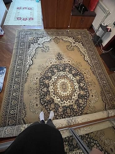 Xalça,ütü izi qalıb 
5х2.90 ölçüsü