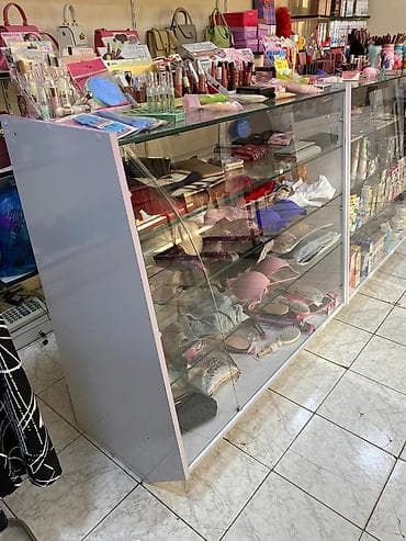 Kassa stolları: Mağaza üçün vitrinlər Kasmetikabujiteriya paltar isdeye uygun — 4