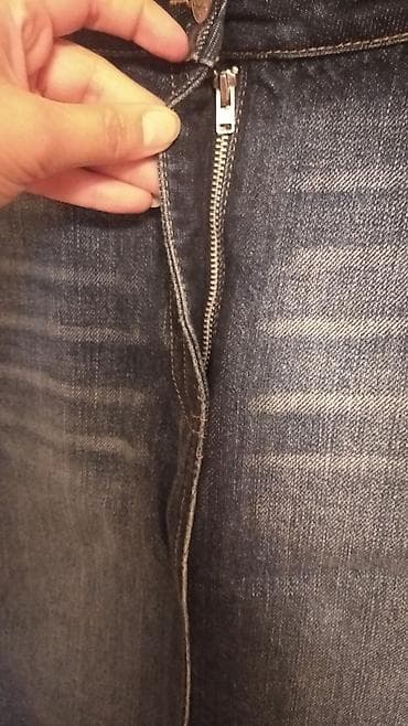 Denim ətək – tünd göy, mini/orta uzunluq. Xüsusiyyətlər: - Kəsim — 7