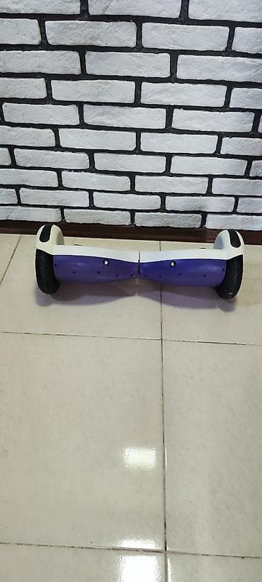 electro gitara: Demək olar ki, yeni vəziyyətdədir. Tam işləkdir, batareyası uzun — 6