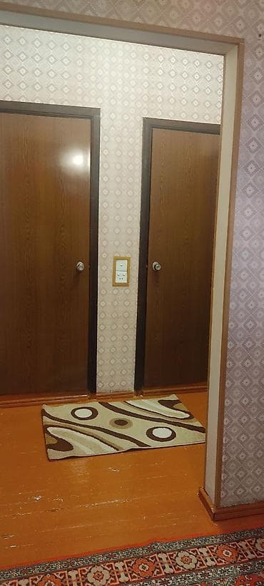 70 m2-lik köhnə tikili mənzil kirayə verilir. Mərtəbə 3/9. Qaz,su,işıq — 4
