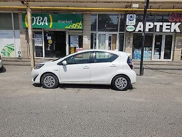 qazel yuk: Toyota Aqua Hybrid, ağ rəng, 5 qapılı hetçbek. idial faziyati qabaqi — 4
