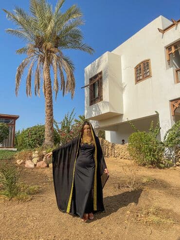 Ərəb geyimi satilir 200azn s-m razmerdir aksesuarda uzərində satlir