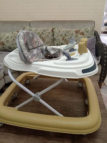 Ходунки, костыли, трости, роллаторы: Uşaq gəzdirici (walker) - Rənglər: ağ–qəhvəyi gövdə, qızılı alt baza — 1