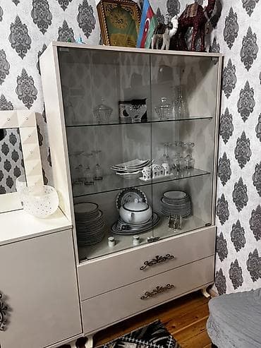 sifaner: Vitrinli qab-dırnaq dolabı - Rəng: krem-ağ, parlaq səth - Ön hissə — 2