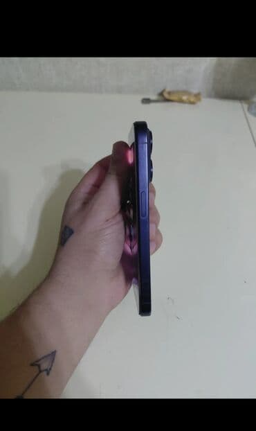 Poco: IPhone 15 Pro Max, Deep Purple, Face ID — 2