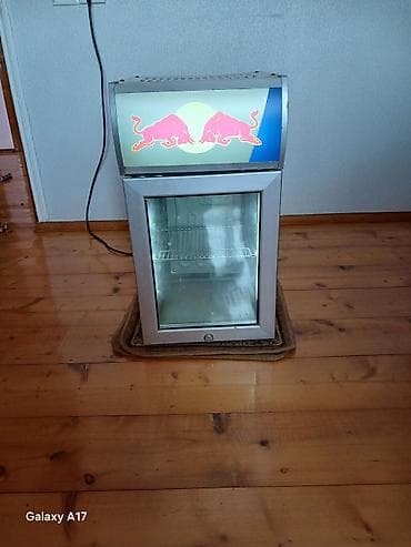 Red Bull brendli mini vitrin soyuducu ideal vəziyətdədir. 7 soyutma — 1