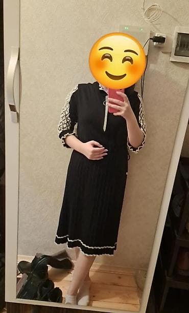 is geyimi: Qara rəngdə, dizdən aşağı uzunluqda qadın paltarı. - Yarım qol – — 1