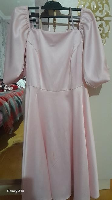 qol satlar: Cəmi 1 dəfə toya geyinilib özü 100 manata alınıb.Toy, nişan — 6