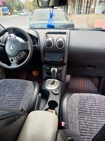 турбо аз подержанные автомобили таеота приюс аренд: Nissan Qashqai, ağ rəngli şəhər-krosoveri. Xüsusiyyətlər və detallı — 7