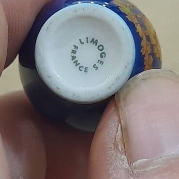 Termoqablar: Vintage vaza Limoges France, tünd göy çini 22 karat qızıl "Aşiq cüt" — 3