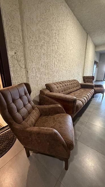 mini divan: Klassik üslubda 3+1+1 dəst yumşaq mebel - Tərkib: 1 ədəd üçnəfərlik — 1
