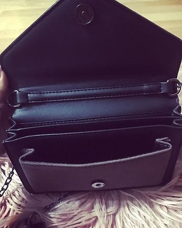 sumkalar 2025: Eni:23sm Uzunluq:15sm
Brend: Louis Vuitton
Qiymet:32AzN(tezedi) — 6