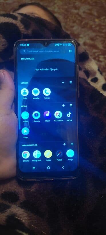 xiaomi 15 qiyməti: TCL smartfon - Ekran: damla‑notch ön kamera kəsiyi olan tam ekran; — 1