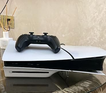 PS5 (Sony PlayStation 5): Vezyeti eladir 2 djostiki var nausniki var icinde de oyunlar karobkasi — 1