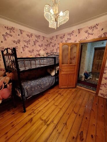 6 cı mikrorayon satılan evlər: Bakı, 8-ci kilometr, 3 otaqlı, Köhnə tikili, m. Neftçilər, 96 kv. m — 3