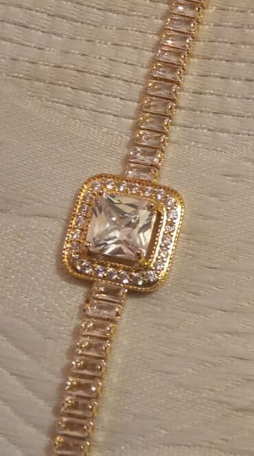 tek qaş: Xanım üçün 2 ədəd bilərzik, biri zərif, incə görünüşlü üzəri — 3