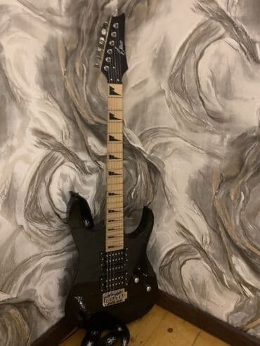 Гитары: Teze gitaradi. Arxasindaki salafanina qeder her sey yerindedi alan ozu — 2