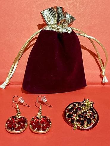 gizil sirga: Nar temalı zərgərlik dəsti - Tərkib: 1 ədəd nar formalı brosa və 1 — 2