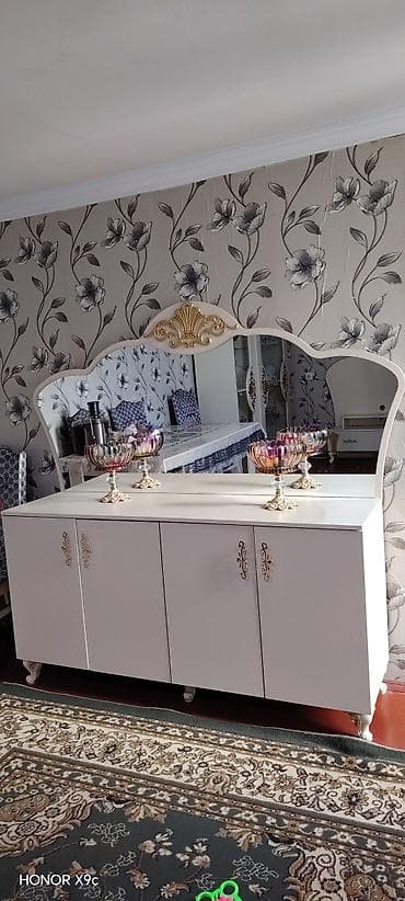 force nabor: Zal üçün klassik üslubda mebel dəsti Dəst tərkibi: - İki qapılı — 2