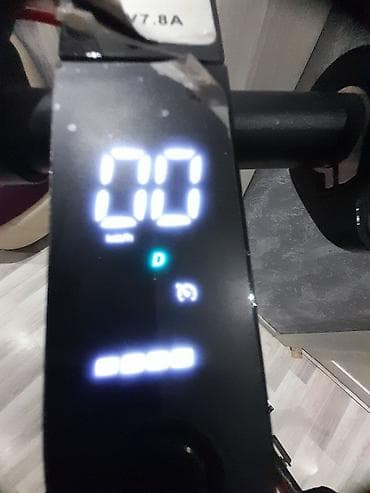 100$ nece manatdi: İşlənmiş Elektrik samokat 8", ≤ 250 Vt, 26 - 35 km/s, Ünvandan götürmə — 4