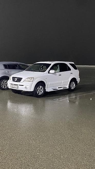 Model: SsangYong Kyron/Sorento tipli ağ rəngli SUV (şəkillərdəki