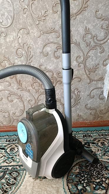 pitiminutka hisseleri: Philips 2000 Series tozsoran - Güclü sorulma: 1800 W motor, üzərində — 1