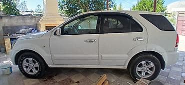 paneli: Kia Sorento “Limited” – ağ rəngli, 5 qapılı SUV Xüsusiyyətlər: - — 6