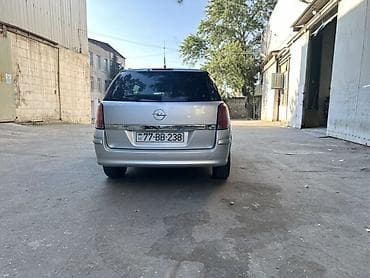opel astra k: Opel Astra H Caravan (universal), gümüşü rəng. - Kuzov: 5 qapılı — 4
