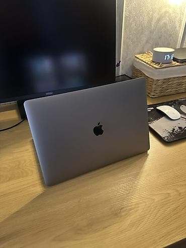 macbook pro 2017: Apple MacBook Pro 15" – Space Gray
 
Intel core I 7 
Ram 16 
256 gb — 2