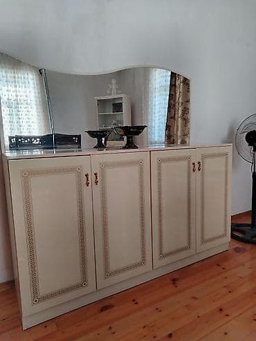 Klassik üslubda şkaf-konsol və böyük güzgü dəsti - Rəng: krem/ivori lalafo.az -da Klassik üslubda şkaf-konsol və böyük güzgü dəsti - Rəng: krem/ivori