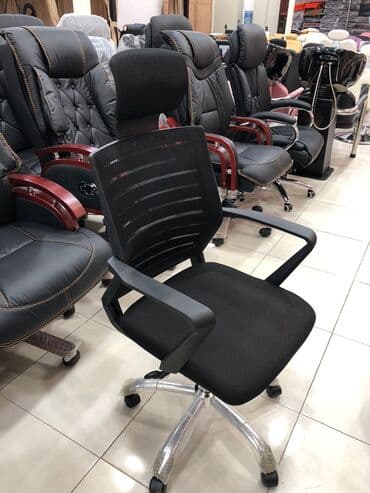 офисные кресла: Новый, С колесиками, Рукояти не регулируются, Ткань — 2