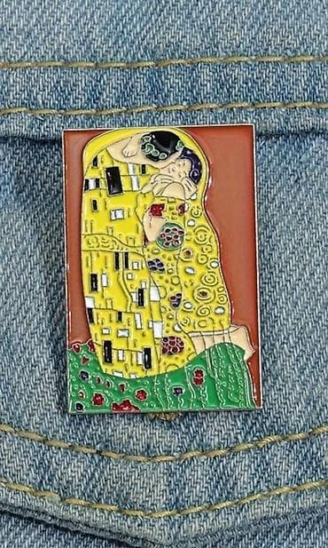 Çantalar: Emaye nişan – “Öpüş” mövzulu - Dizayn: Rəngli emaye ilə işlənmiş — 4