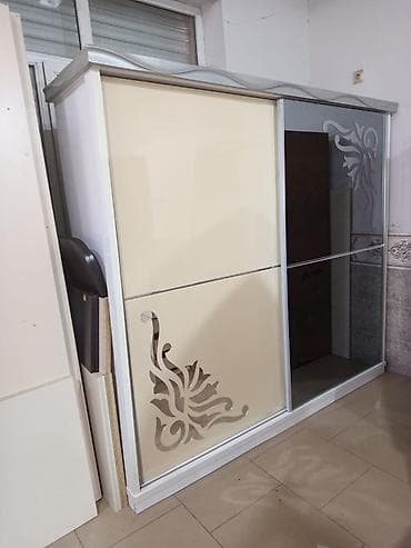 249₼ kupə Dolab satılır. Ölçüləri: 2.40* 2.23* 50 Səliqəli