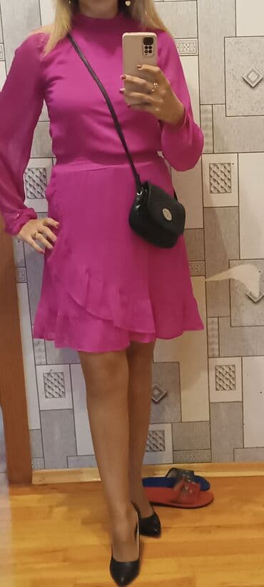 Qadın geyimlərinin dəsti – 4 fərqli paltar 1) Fuşya rəngli qısa