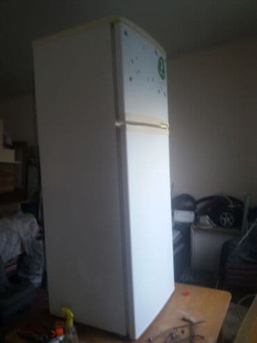 w202 polka: Ağ rəngli ikiqapılı soyuducu. Soyuducu bölməsinin içərisində şəffaf — 2