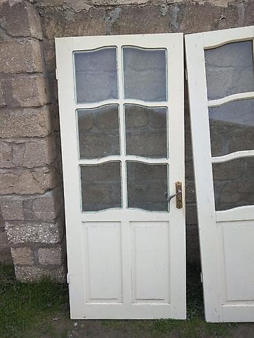 Ağ rəngli şüşəli taxta qapılar və panellər - Material: kütük taxta