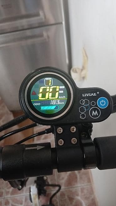 İşlənmiş Elektrik samokat 10", 351 - 500 Vt, 36 - 45 km/s, Ödənişli çatdırılma