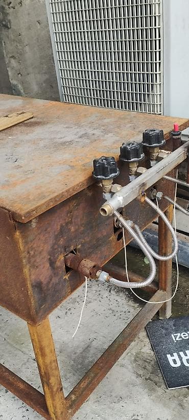 boru: Sənaye tipli qazla işləyən isidici stol - Qalın metal korpus və — 3