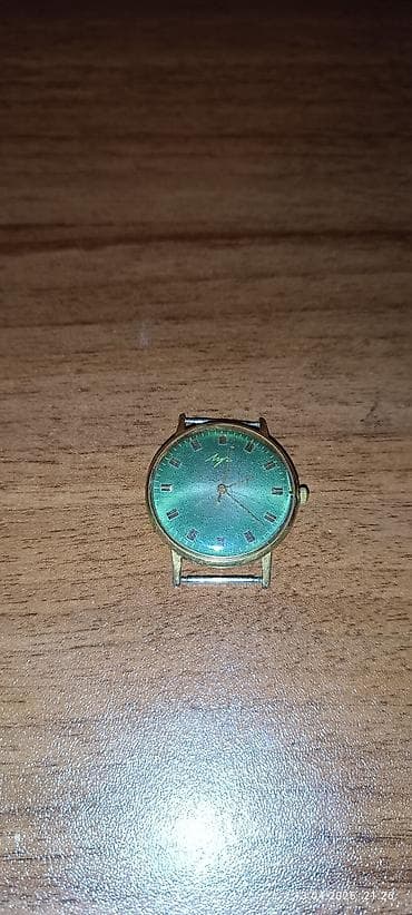 Qol saatı, Luch, rəng - Yaşıl